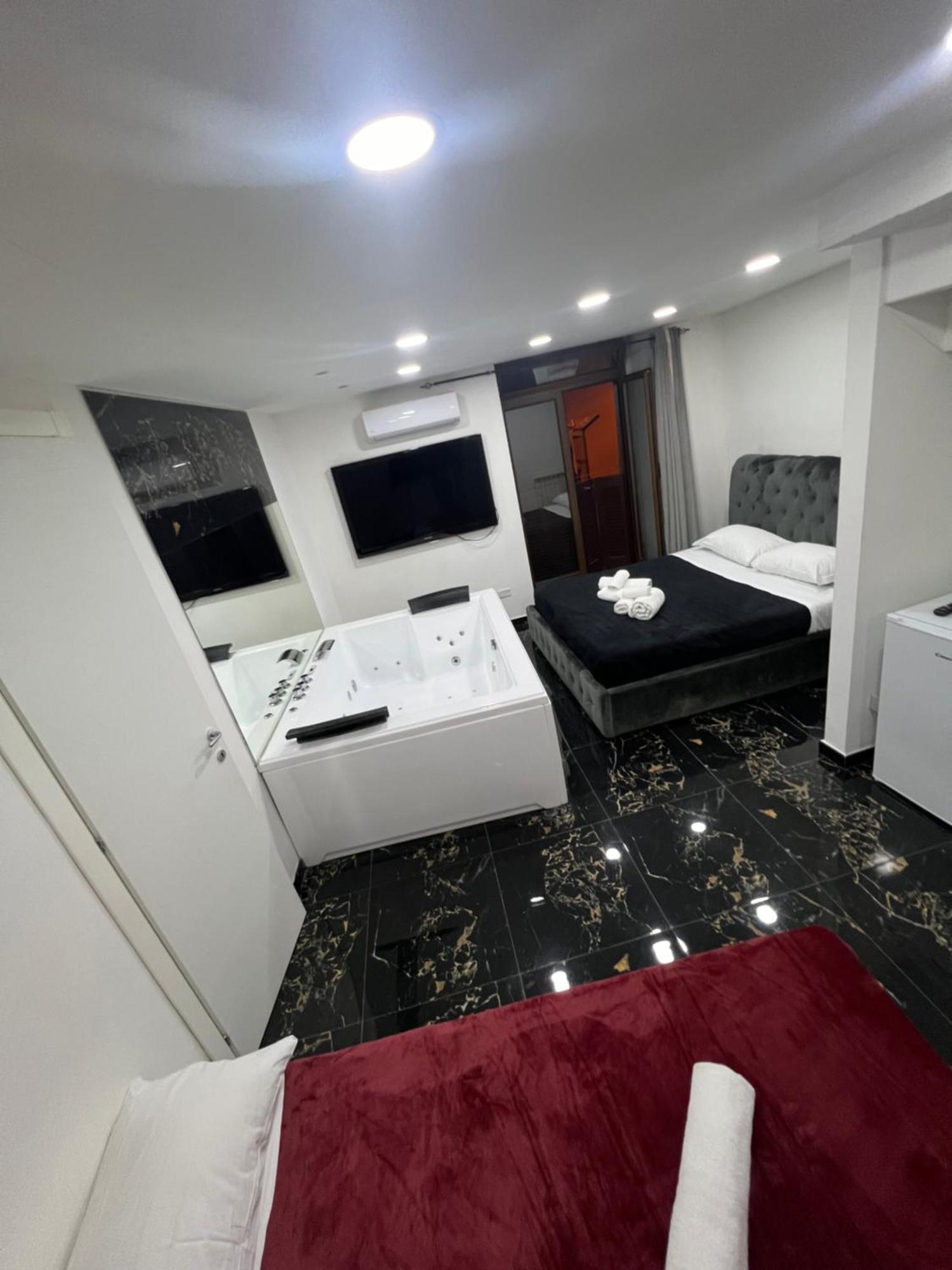 Valentino Luxury Suites ナポリ エクステリア 写真