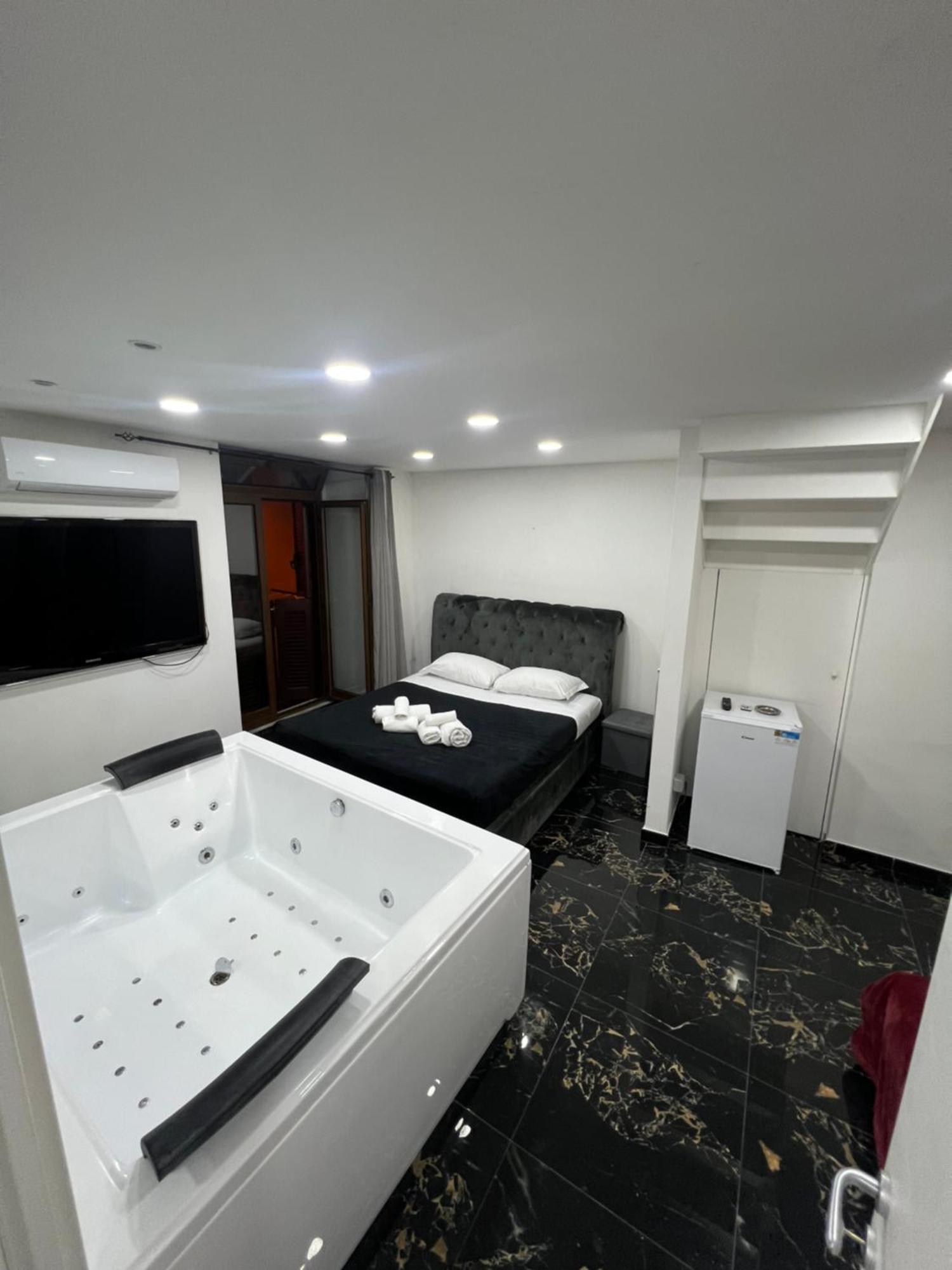 Valentino Luxury Suites ナポリ エクステリア 写真